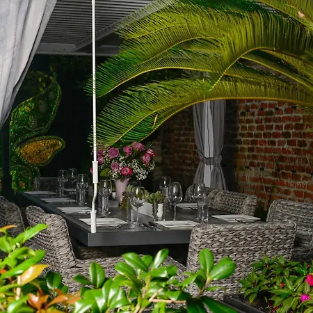 4 Bedroom - Sleeps 8! Location Next To Bourbon Street! Villa