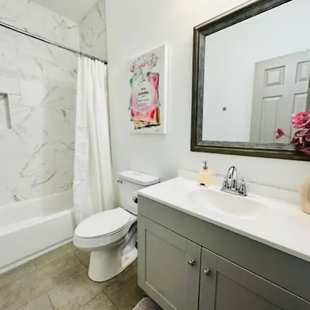Modern City Nola Near Super Dome With Parking Apartment