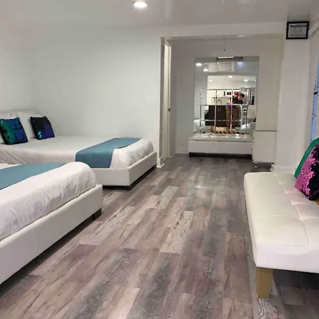 Magazine Mansion Motel 3*
