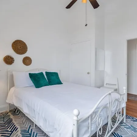 Holiday home Chic 3br Steps To The Canal Streetcar W Pool