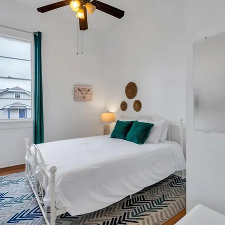 Chic 3br Steps To The Canal Streetcar W Pool Holiday home *