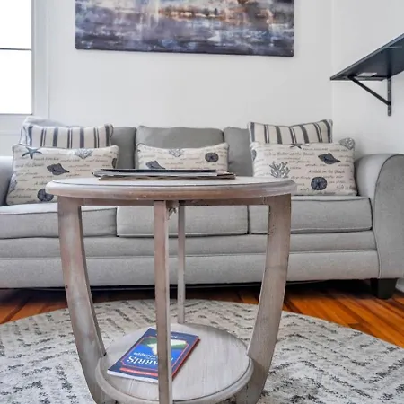 Chic 3br Steps To The Canal Streetcar W Pool Holiday home New Orleans