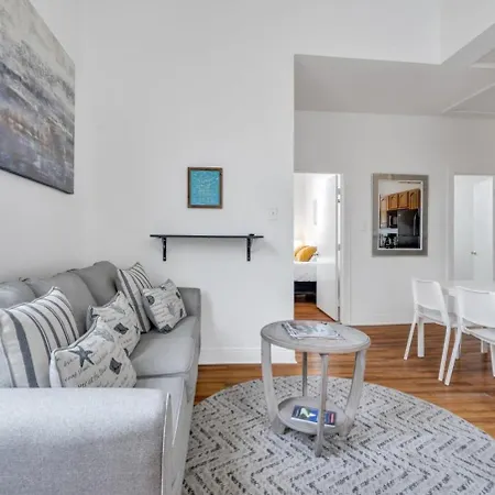 Chic 3br Steps To The Canal Streetcar W Pool Holiday home