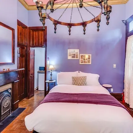Royal Barracks Guest house *