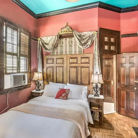 Royal Barracks Guest house *