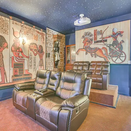 Inviting With Theater And Grill! *