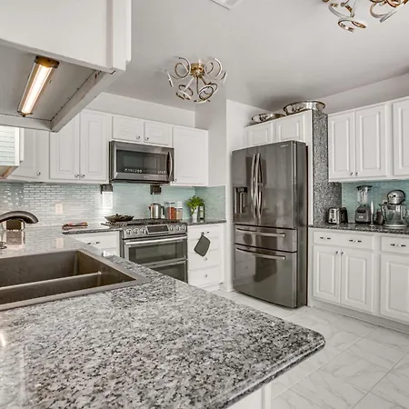Inviting With Theater And Grill! * New Orleans