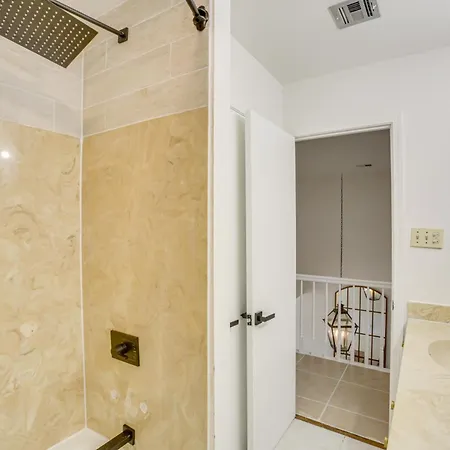Chic Abode: 1 Mi To Pontchartrain