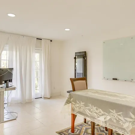 Chic Abode: 1 Mi To Pontchartrain Holiday home New Orleans