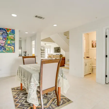 Chic Abode: 1 Mi To Pontchartrain