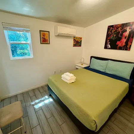 One Bedroom With Hot Tub 2 Blocks To Magazine Street New Orleans