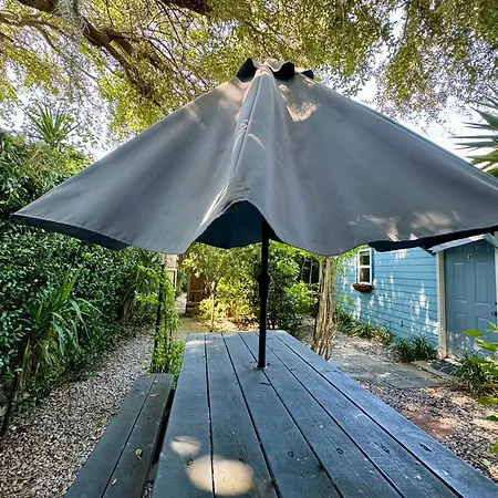 One Bedroom With Hot Tub 2 Blocks To Magazine Street