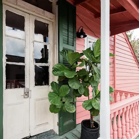 Chic Spot Near The Lower French Quarter
