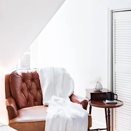 Chic Spot Near The Lower French Quarter