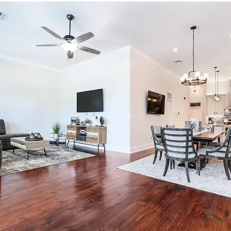 Luxury House With Pool And Hot Tub Holiday home New Orleans