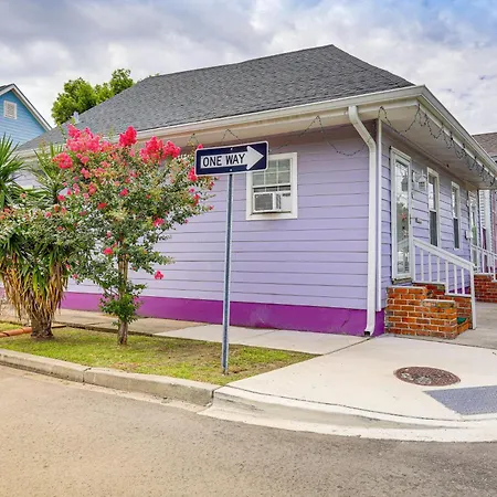 Holiday home 1 Mi To French Quarter Colorful Duplex With Grill! New Orleans