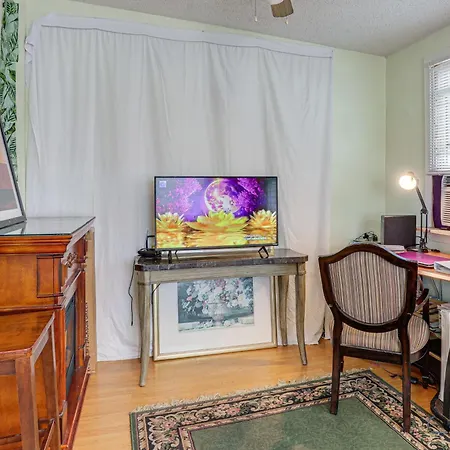 1 Mi To French Quarter Colorful Duplex With Grill! Holiday home *