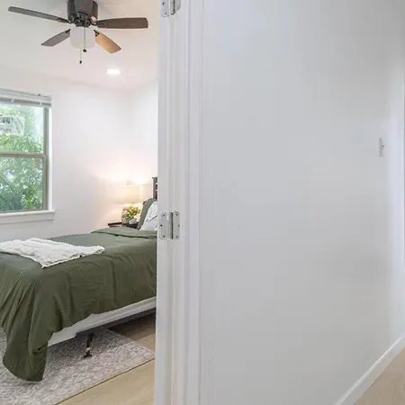 Apartment Luxury Blue Loft Downtown Nola