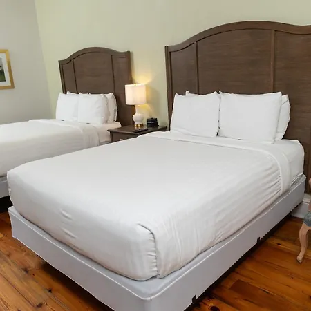On St. Peter, A French Quarter Inn