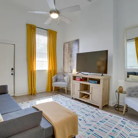 2 Mi To Dtwn: Escape! Holiday home