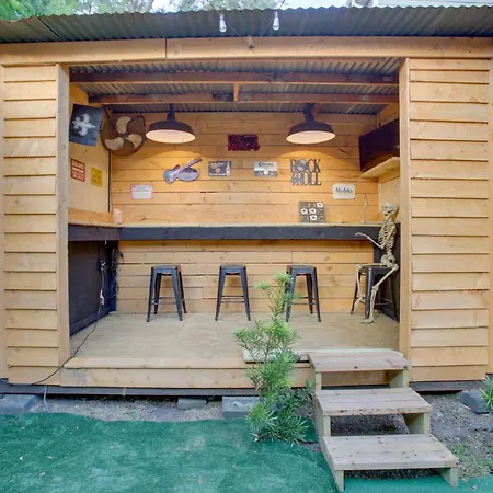 2 Mi To Dtwn: Escape! Holiday home