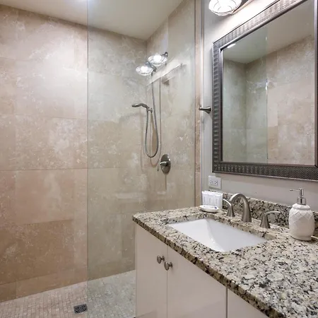 Apartment Captivating Near Hot Spots