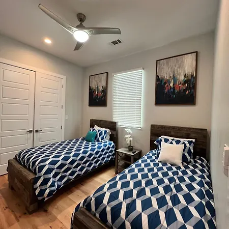 Holiday home Blues Bywater Luxury *