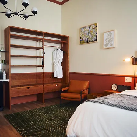 Inn Copper Vine Wine Pub & 3*