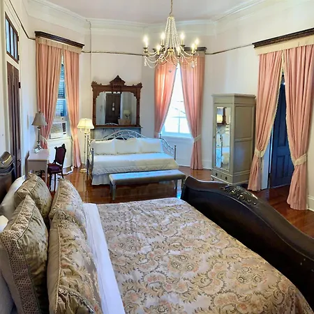 The Lanaux Mansion Bed & Breakfast 4*