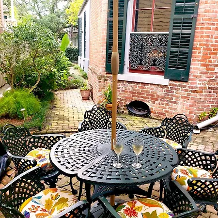 The Lanaux Mansion Bed & Breakfast 4*