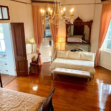 Bed & Breakfast The Lanaux Mansion 4*