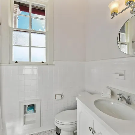 The Lanaux Mansion Bed & Breakfast 4*