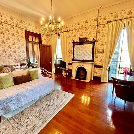 Bed & Breakfast The Lanaux Mansion