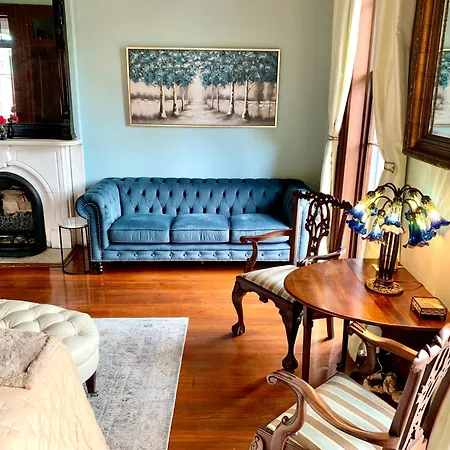 The Lanaux Mansion Bed & Breakfast 4*