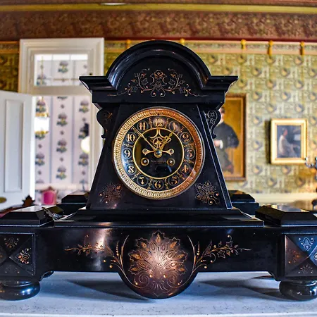 The Lanaux Mansion Bed & Breakfast 4*