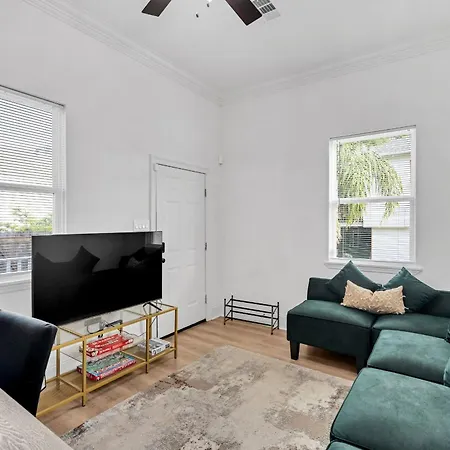 Holiday home Uptown Jazz Retreat 2br Near Freret St Dining New Orleans