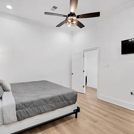 Holiday home Uptown Jazz Retreat 2br Near Freret St Dining *