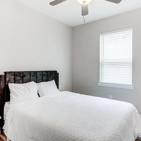 Holiday home < 2 Mi To Jackson Square: W/ Yard New Orleans