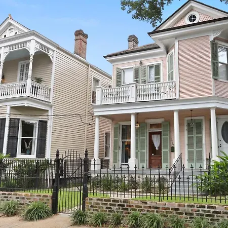 Apartment Uptown Charm Outdoor Space And Ez Street Car Access *