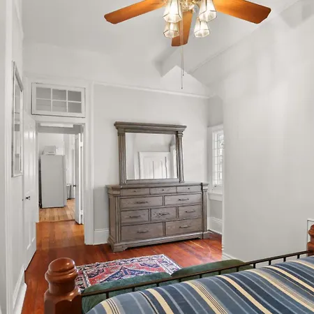 Uptown Charm Outdoor Space And Ez Street Car Access *