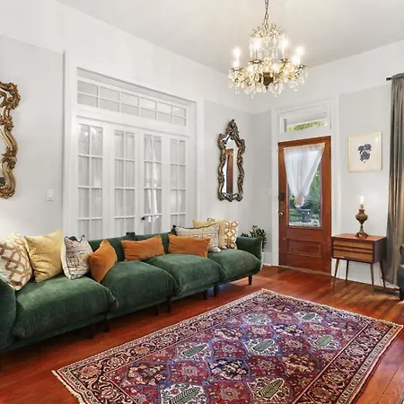 Uptown Charm Outdoor Space And Ez Street Car Access *