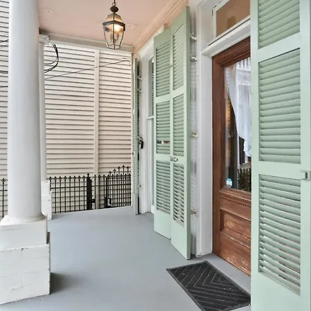 Apartment Uptown Charm Outdoor Space And Ez Street Car Access *