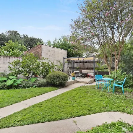 Uptown Charm Outdoor Space And Ez Street Car Access