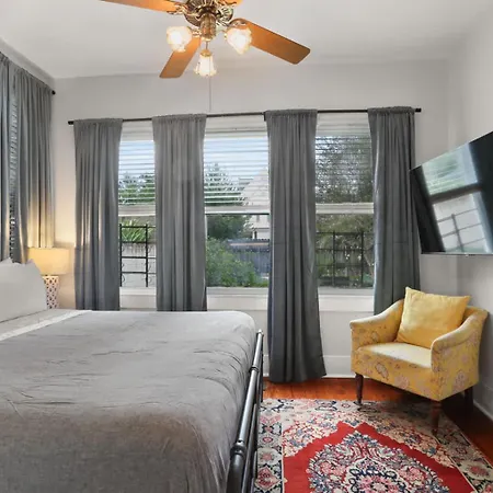 Apartment Uptown Charm Outdoor Space And Ez Street Car Access