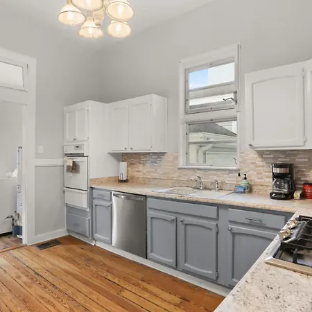 Uptown Charm Outdoor Space And Ez Street Car Access Apartment New Orleans