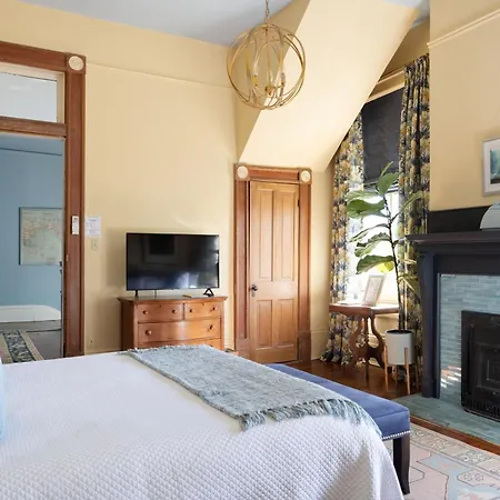 Bed & Breakfast The Sully Mansion *