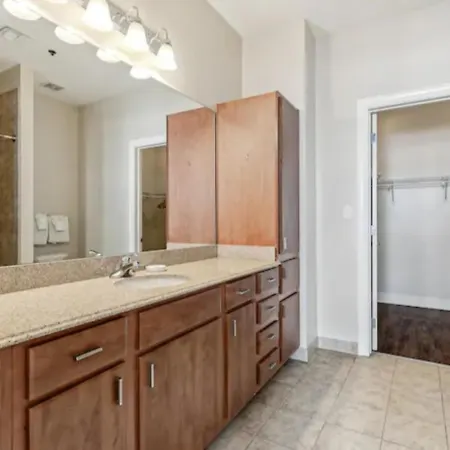 Apartment Legacy Steps From The French Quarter Superdome Casino Bourbon St With Gym & Pool
