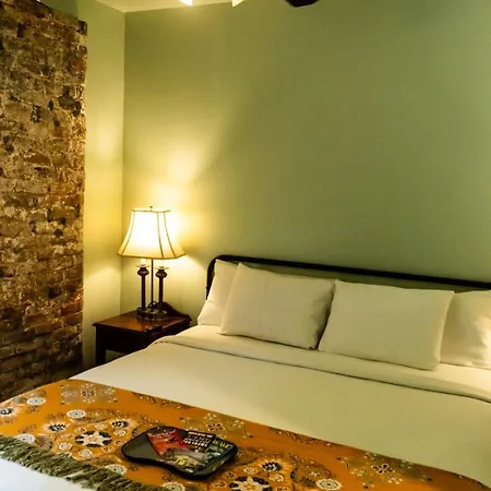 Historic Mardi Gras Inn