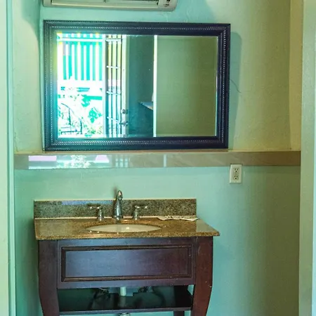 Inn Historic Mardi Gras