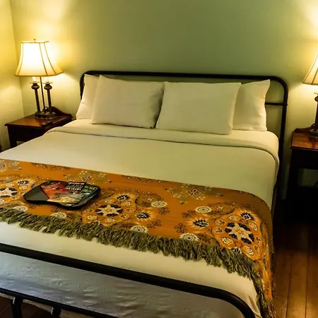 Historic Mardi Gras 3*